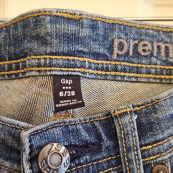 GAP Womens Crop Straight Jeans in Dark Blue - Picture 2 of 4